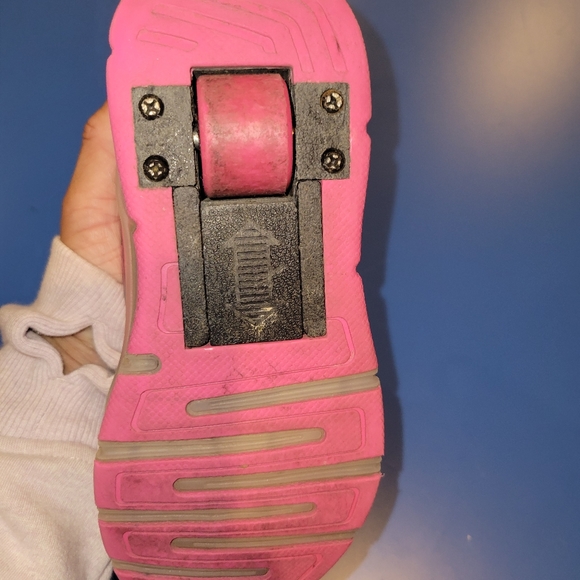 Light up roller skate sneakers - Picture 2 of 6